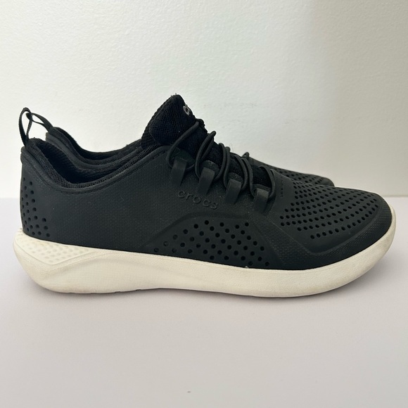 Crocs Kids LiteRide Pacer Shoe in Black and White size 4 Junior Casual Slip-on - Picture 10 of 10